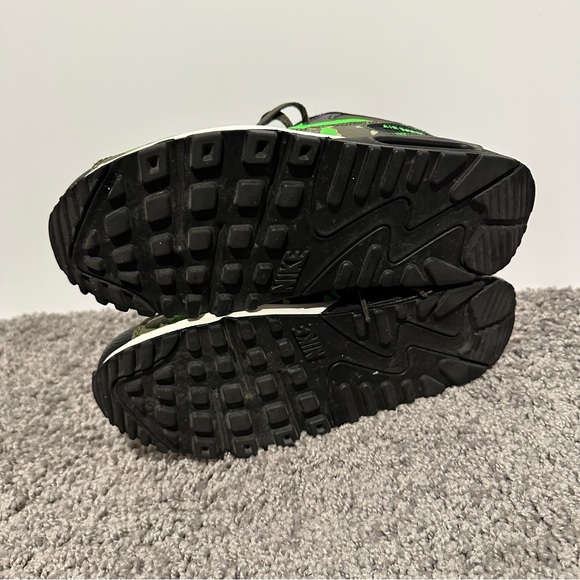 Nike Air Max 90s - Picture 6 of 11